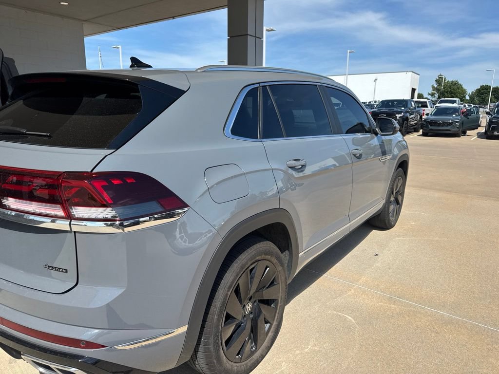 Used 2024 Volkswagen Atlas Cross Sport SEL R-Line AWD/4WD image 6