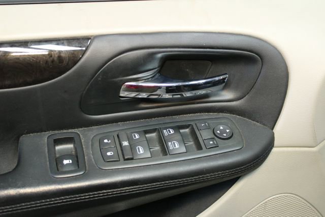 Used 2012 Dodge Grand Caravan SE FWD image 16