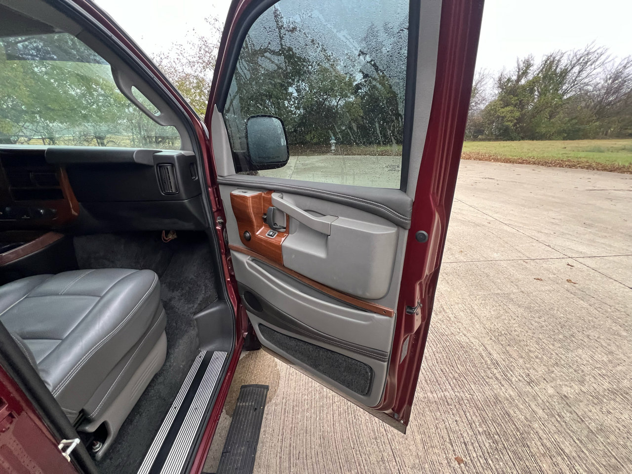Used 2017 Chevrolet Express 2500 image 28