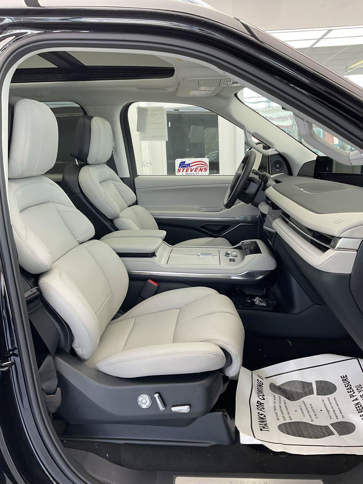 New 2026 Lincoln Navigator Reserve AWD/4WD image 12