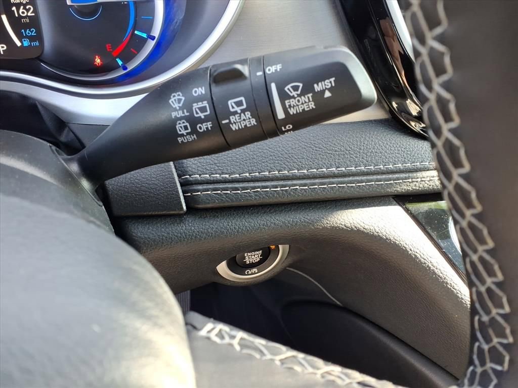 Used 2024 Chrysler Pacifica Premium image 22