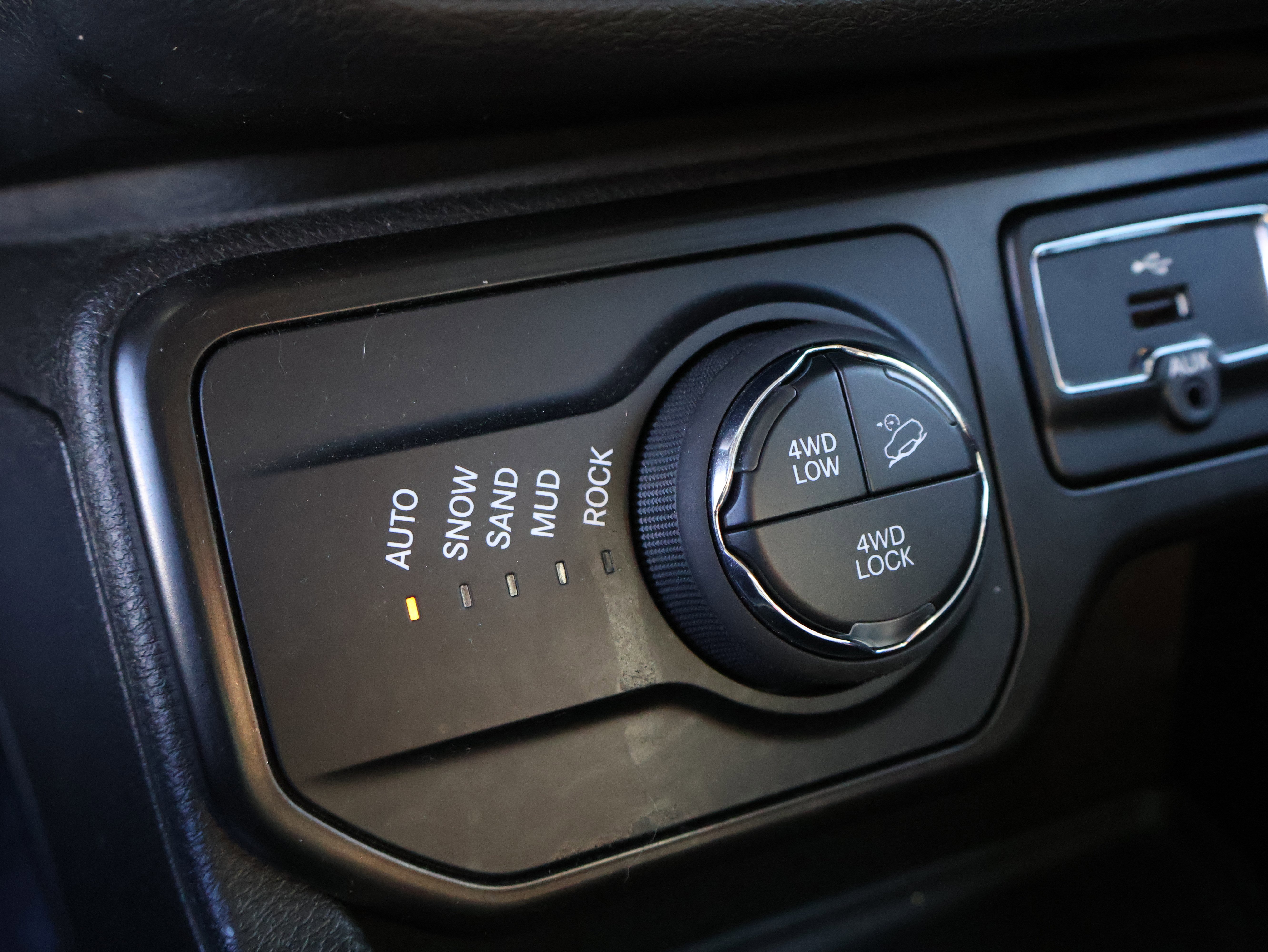 Used 2022 Jeep Renegade Trailhawk image 32