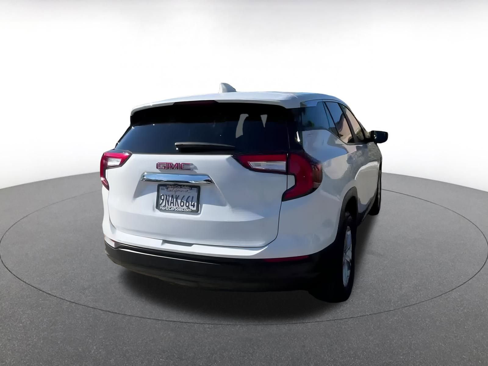 Used 2024 GMC Terrain SLE image 14