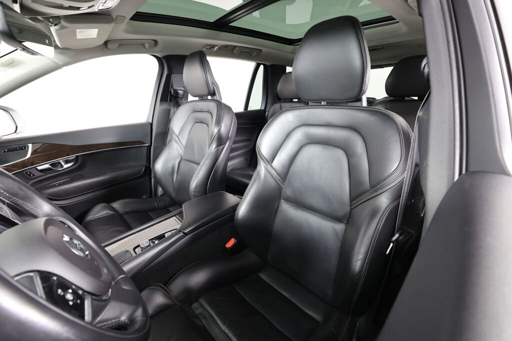 Used 2016 Volvo XC90 T6 Momentum w/ Momentum Plus Package image 37