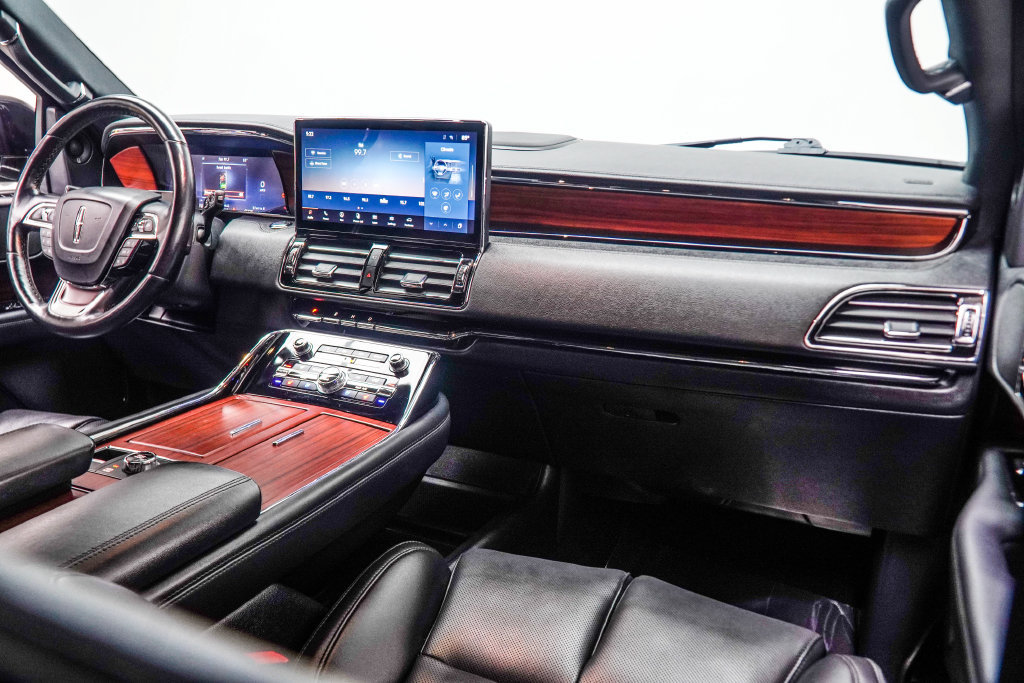 Used 2024 Lincoln Navigator Premiere AWD/4WD image 22