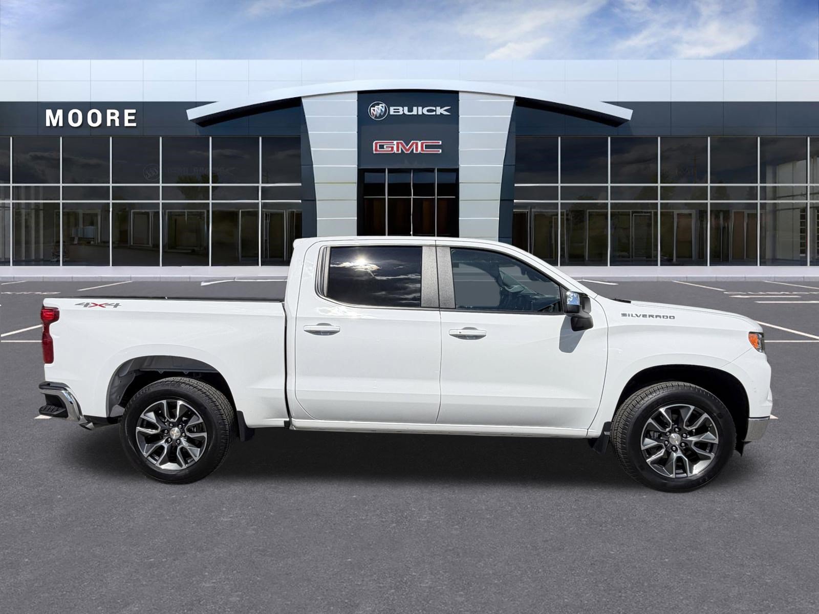 Used 2022 Chevrolet Silverado 1500 LT AWD/4WD image 2