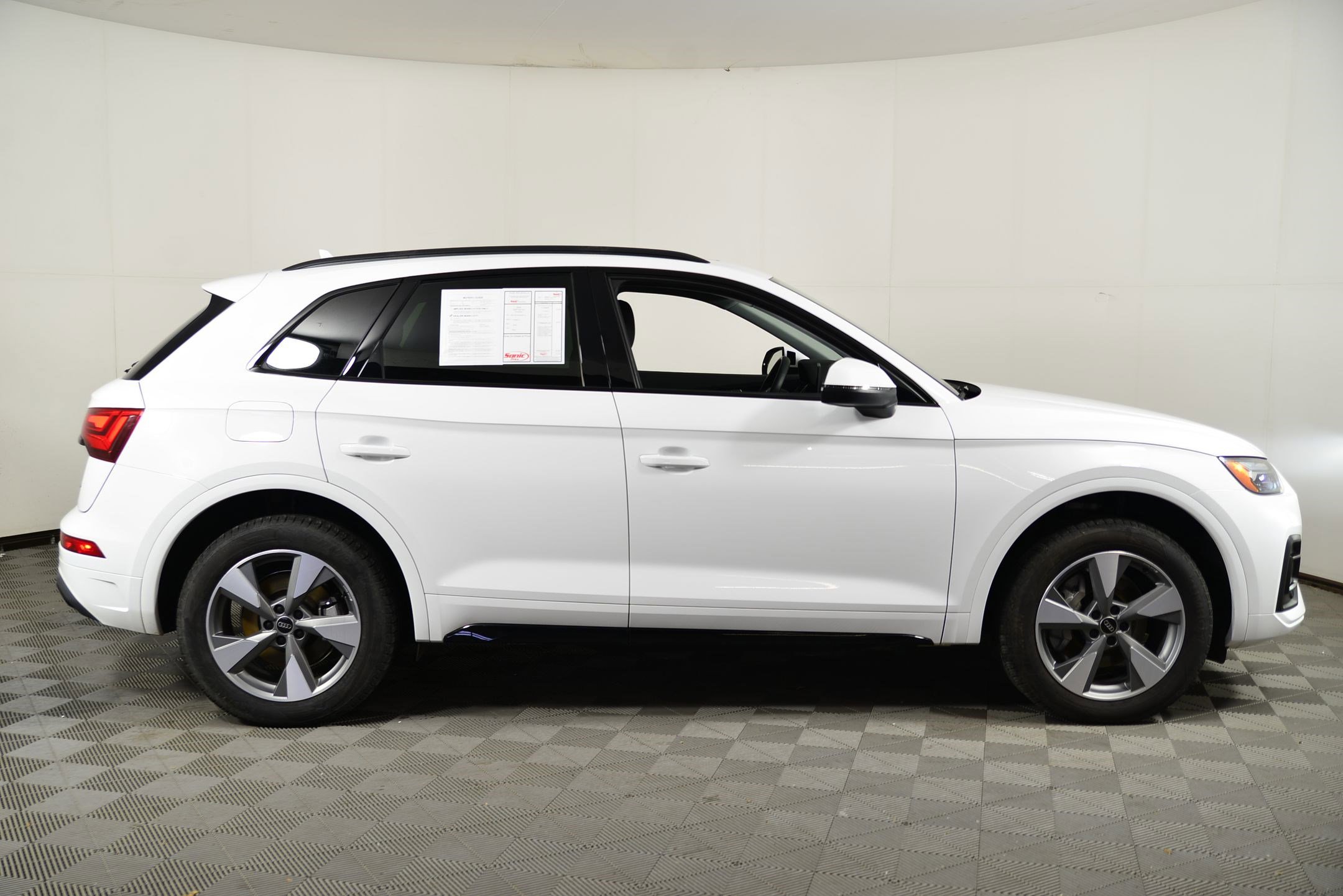 Certified 2025 Audi Q5 2.0T Premium w/ Convenience Plus Package image 7