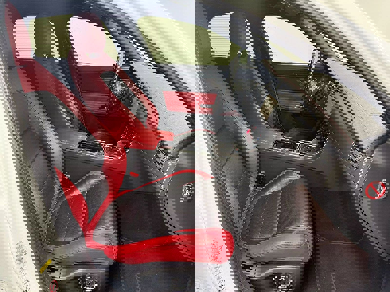 Used 2018 Jaguar XF S image 18