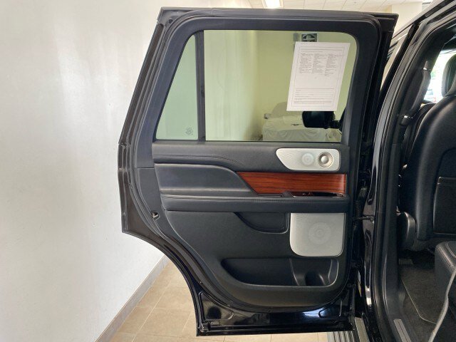Used 2023 Lincoln Navigator Reserve AWD/4WD image 8