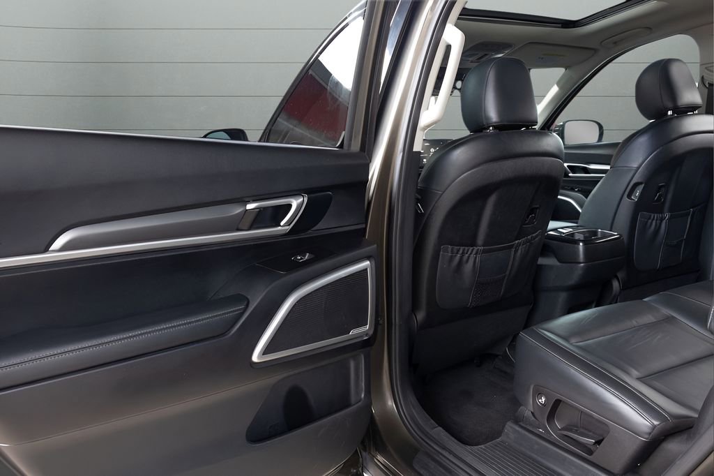 Used 2020 Kia Telluride S w/ S 8 Passenger Seating Package AWD/4WD image 45