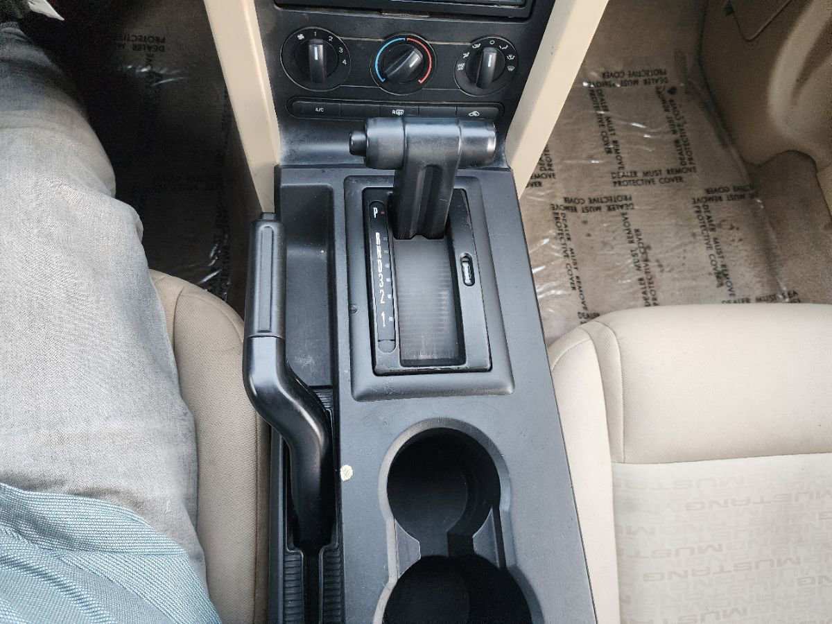 Used 2005 Ford Mustang Deluxe image 16