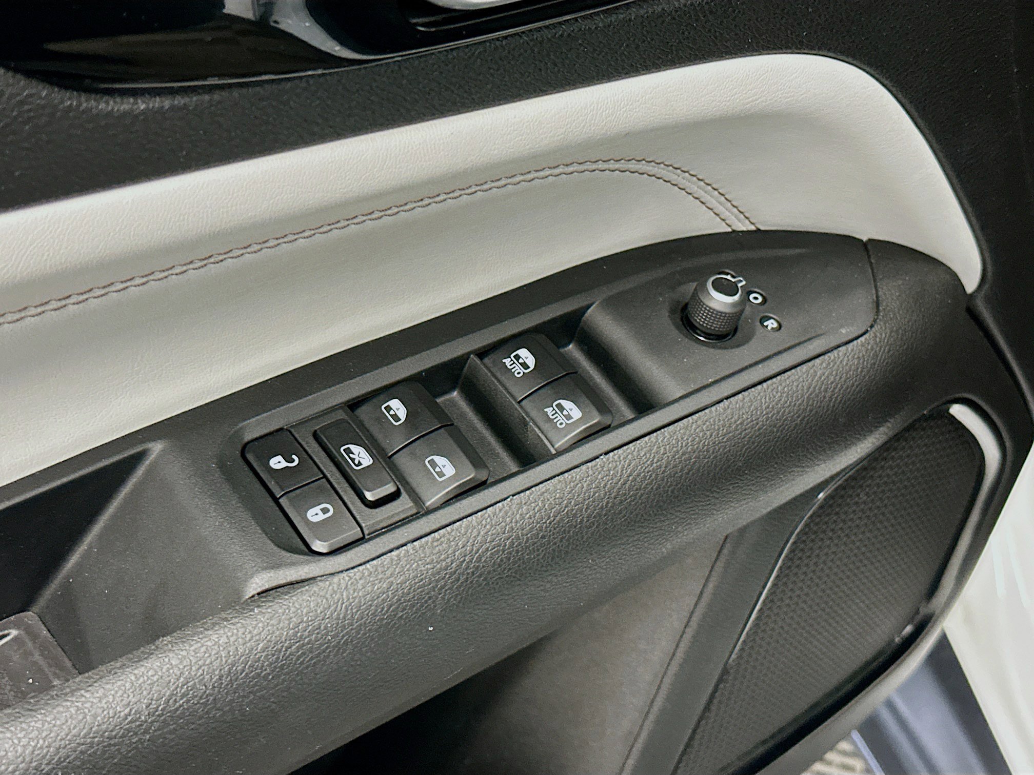 Used 2025 Jeep Compass Limited image 15