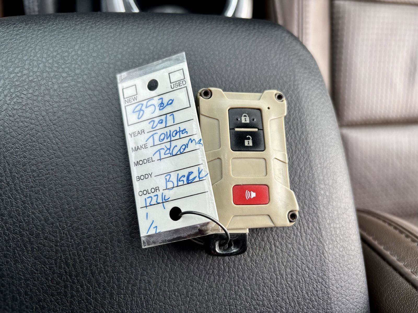 Used 2017 Toyota Tacoma Limited w/ Tow Package image 18