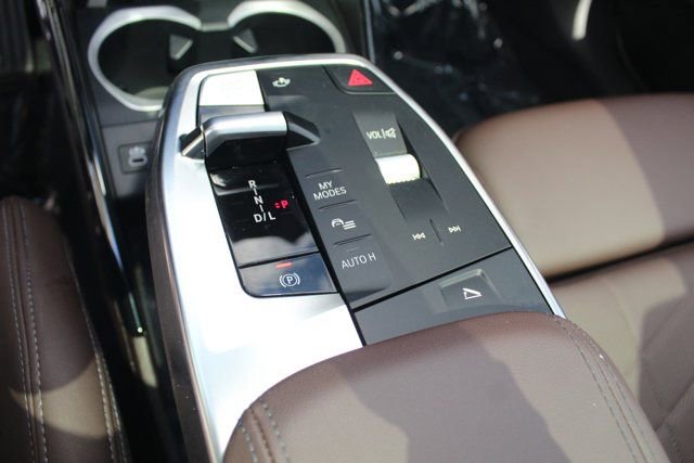 Used 2025 BMW X2 xDrive28i w/ Premium Package image 16