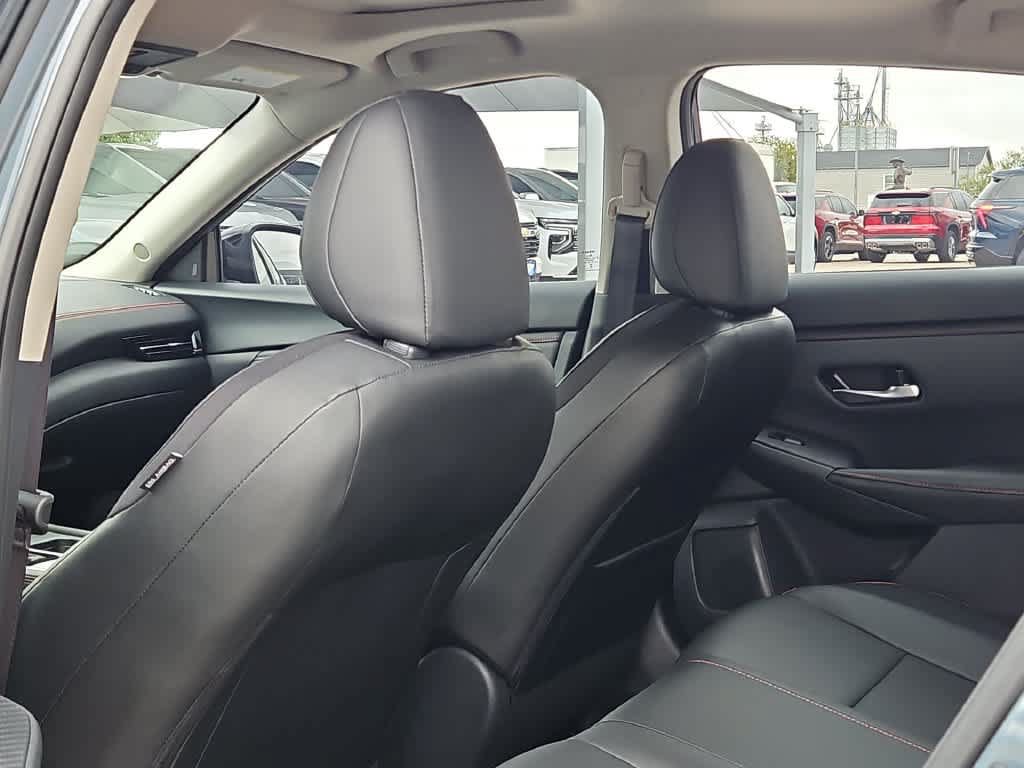 Used 2025 Nissan Sentra SR w/ SR Premium Package FWD image 23