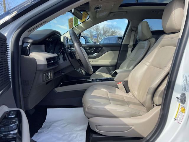 Used 2022 Lincoln Corsair AWD w/ Premium Package image 11