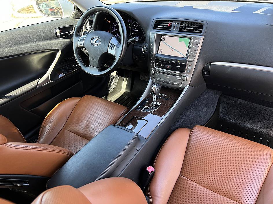 Used 2012 Lexus IS 250C w/ Luxury Pkg RWD image 18