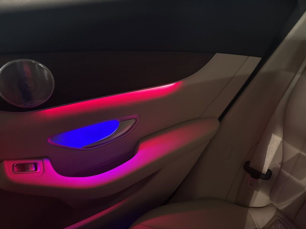 Used 2020 Mercedes-Benz GLC 300 4MATIC image 39