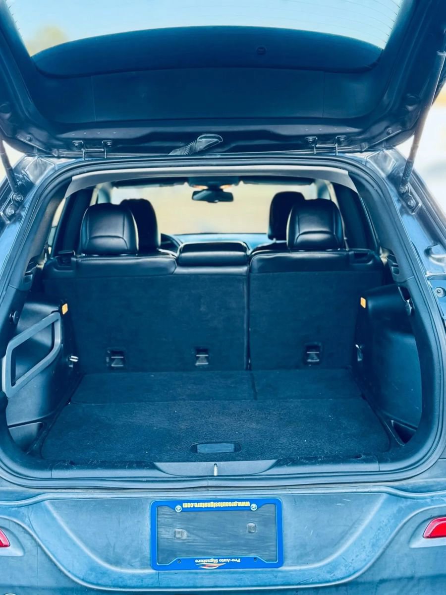 Used 2016 Jeep Cherokee Limited image 10