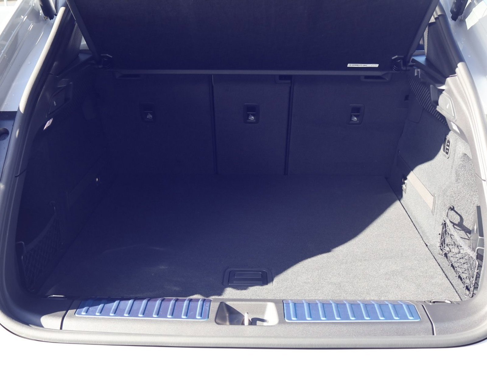 New 2026 Porsche Macan Electric image 22