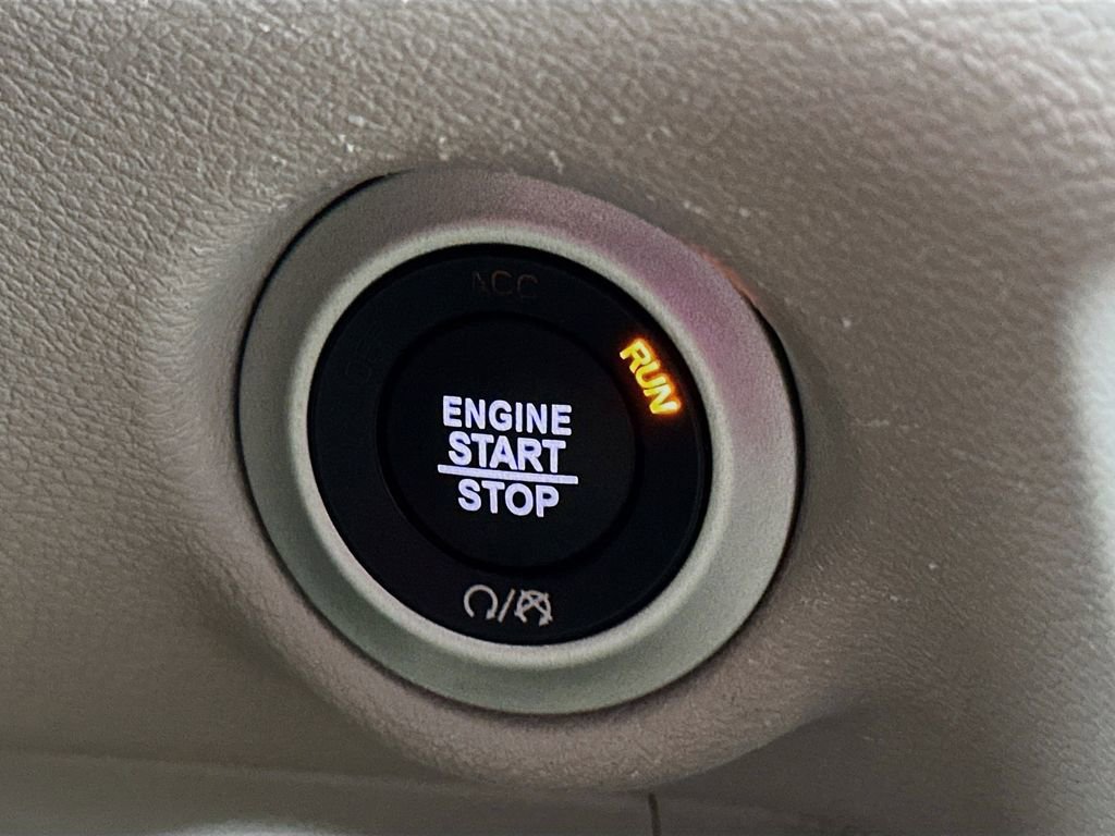 Certified 2024 Chrysler Pacifica Touring-L image 22