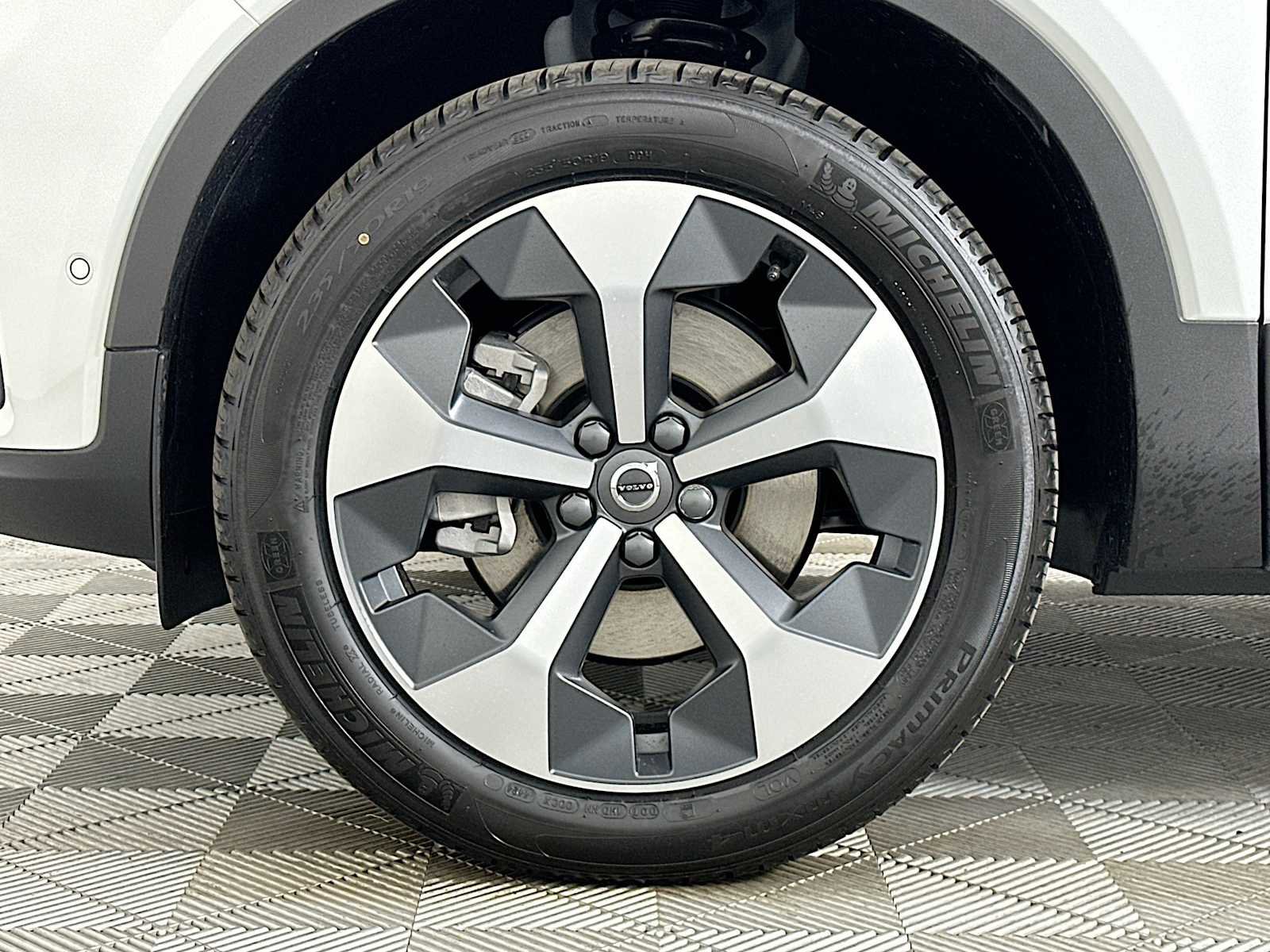 Used 2025 Volvo XC40 B5 Plus w/ Protection Package Premier image 27