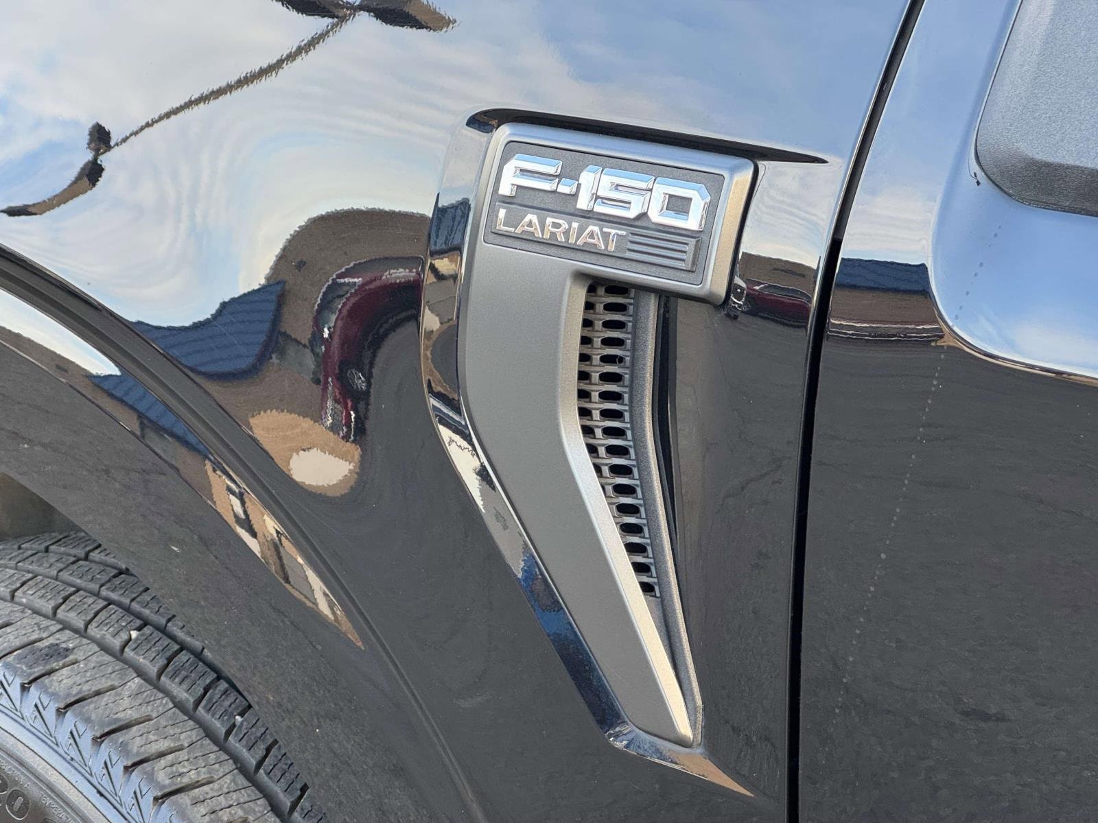 Used 2022 Ford F150 Lariat w/ Max Trailer Tow Package image 9