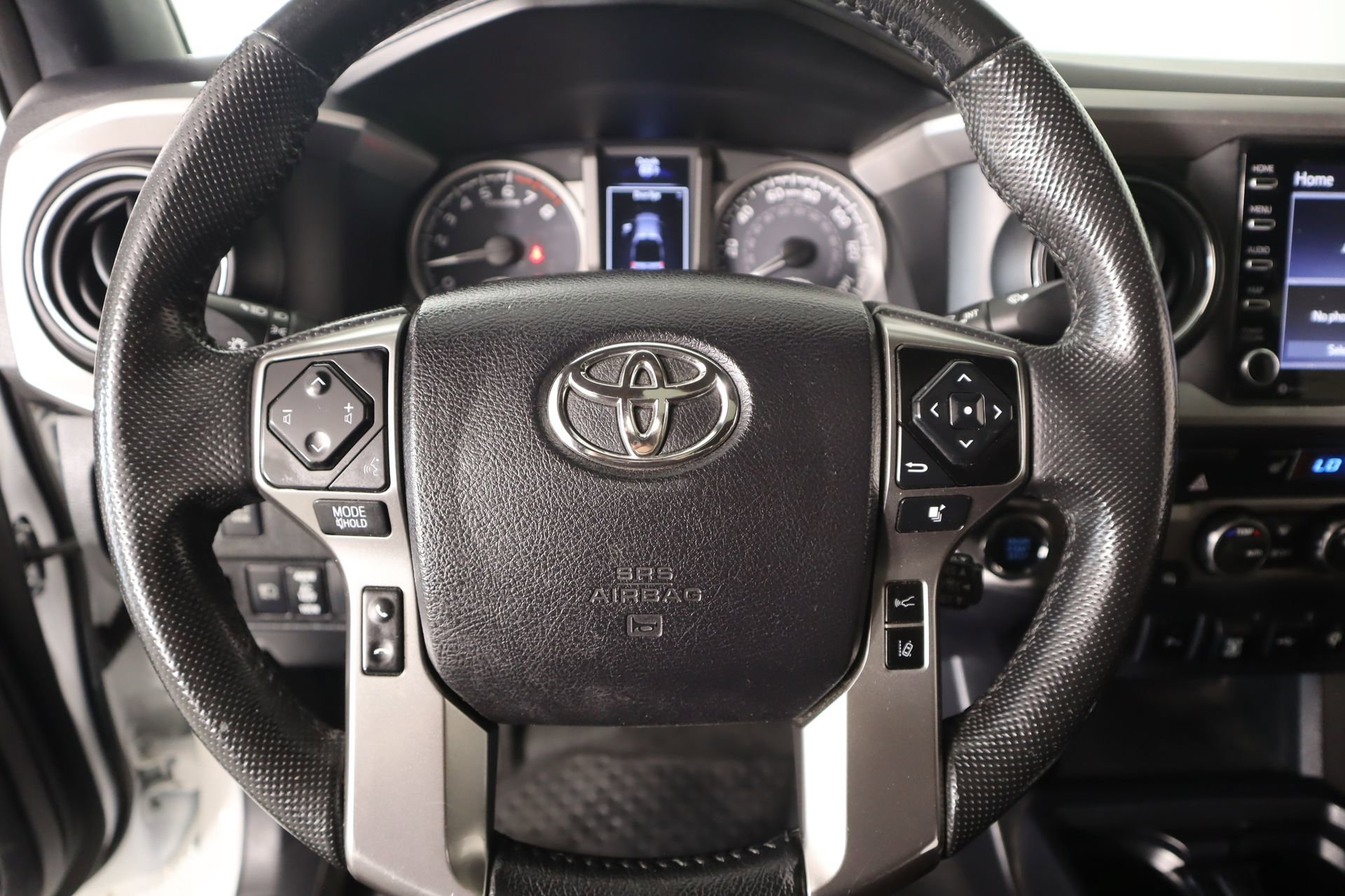 Used 2021 Toyota Tacoma Limited image 3