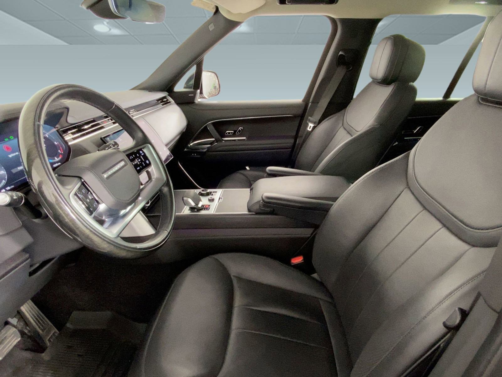 Used 2023 Land Rover Range Rover SE image 4