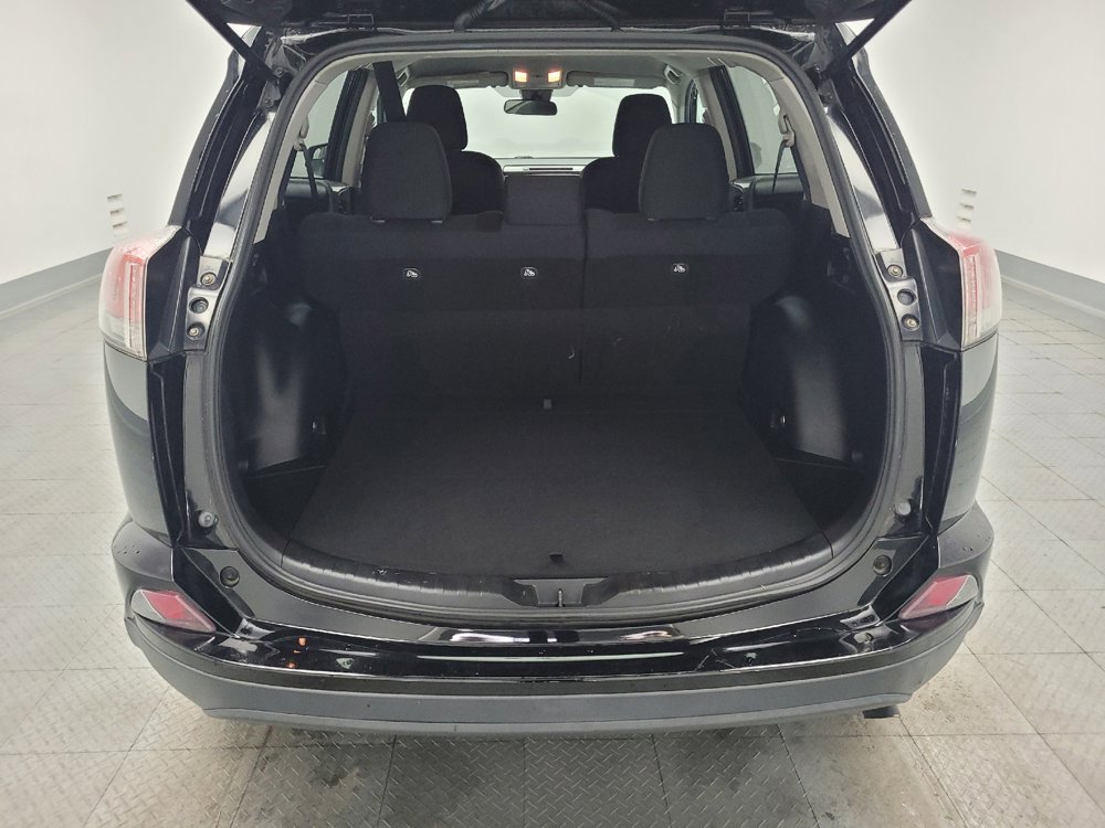 Used 2018 Toyota RAV4 LE FWD image 29