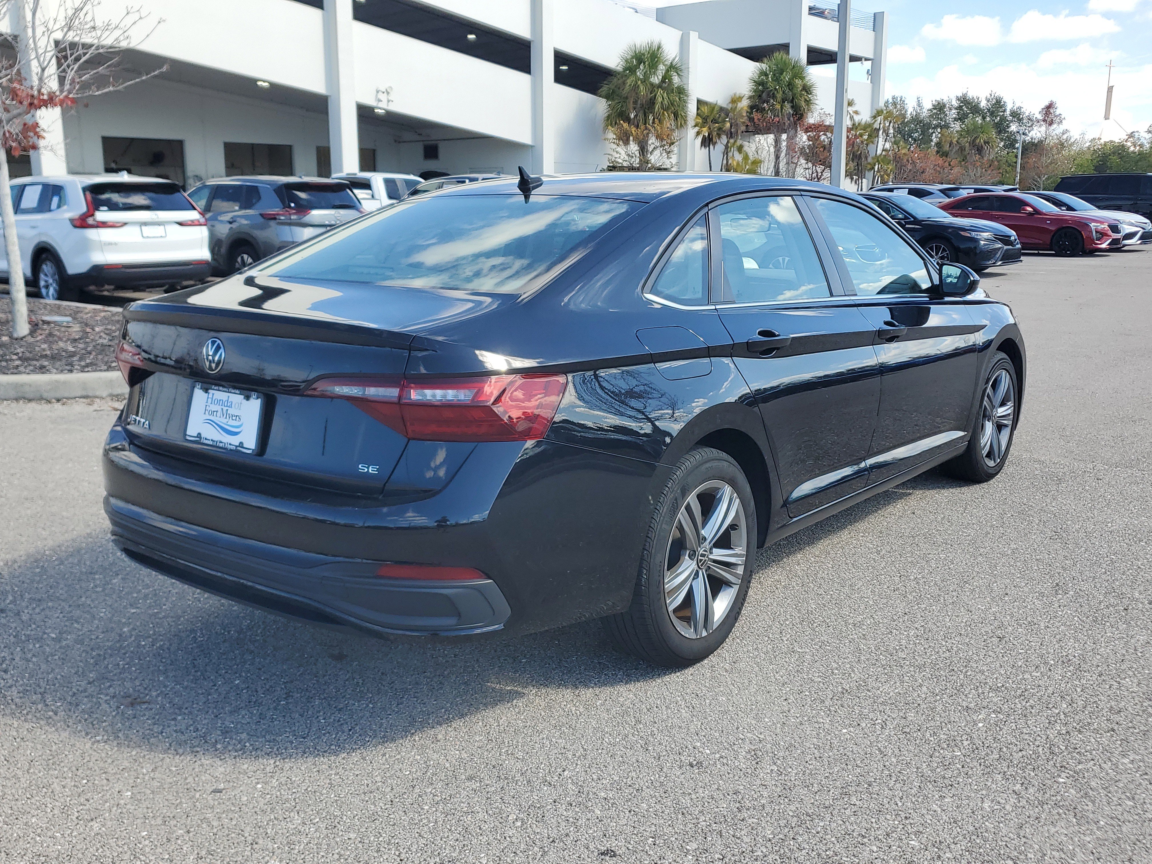 Used 2024 Volkswagen Jetta SE image 6