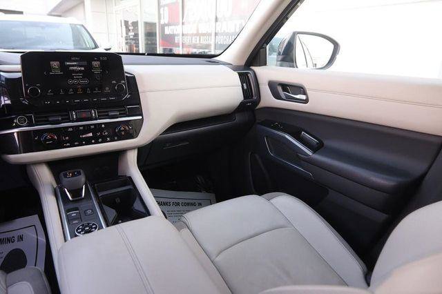 Used 2024 Nissan Pathfinder SL image 26