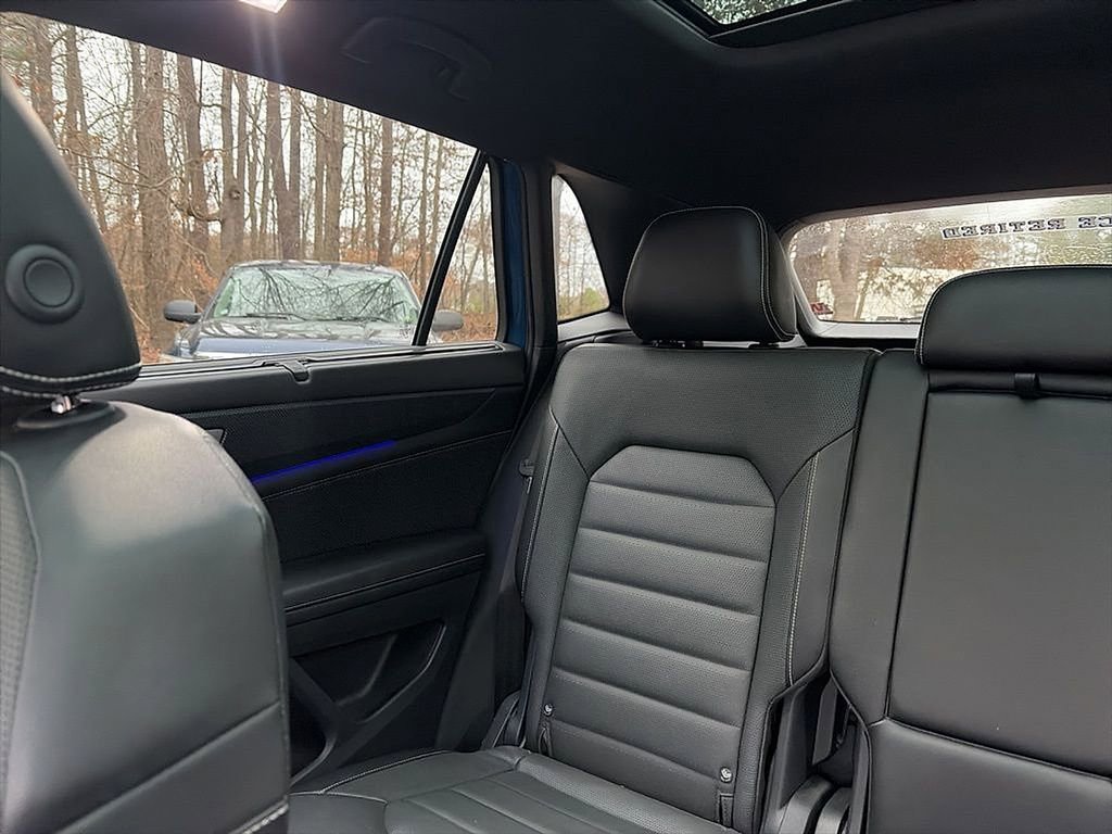 Used 2024 Volkswagen Atlas Cross Sport SEL R-Line image 7