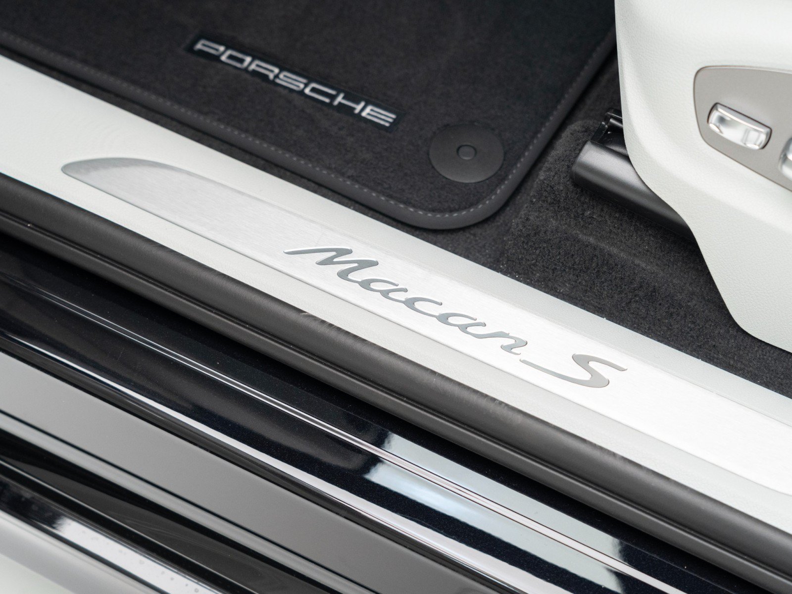 New 2026 Porsche Macan S AWD/4WD image 15