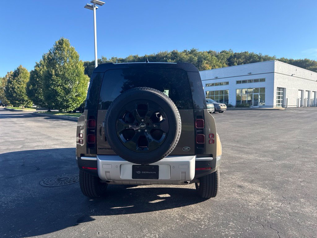 Used 2023 Land Rover Defender 110 S AWD/4WD image 4