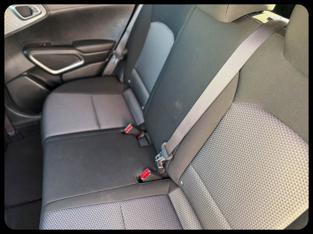 Used 2025 Kia Soul LX w/ LX Technology Package FWD image 20