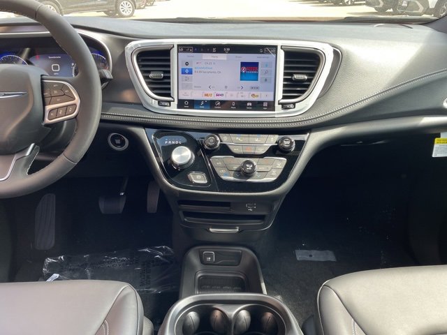 New 2026 Chrysler Pacifica Select image 11