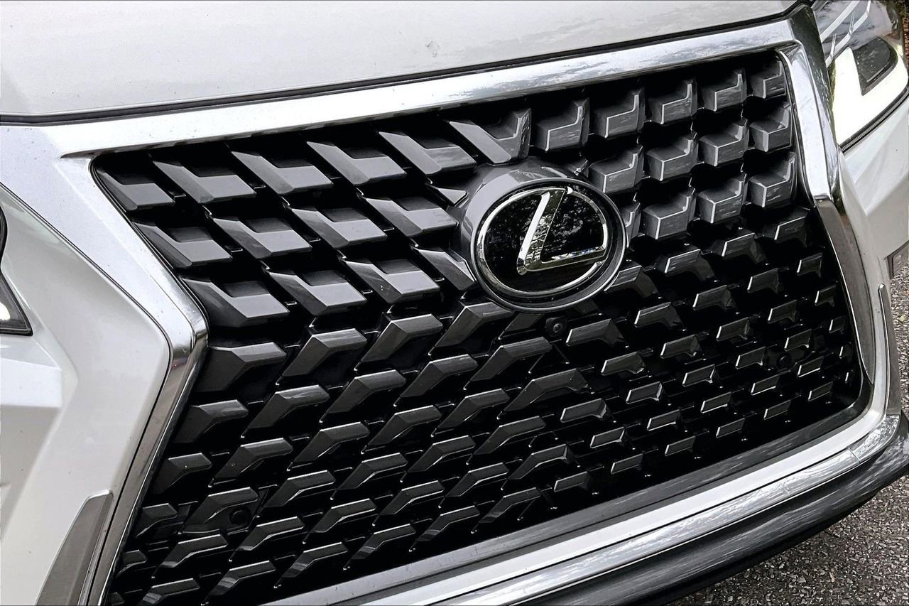 Used 2023 Lexus GX 460 Luxury w/ Sport Design Package image 30