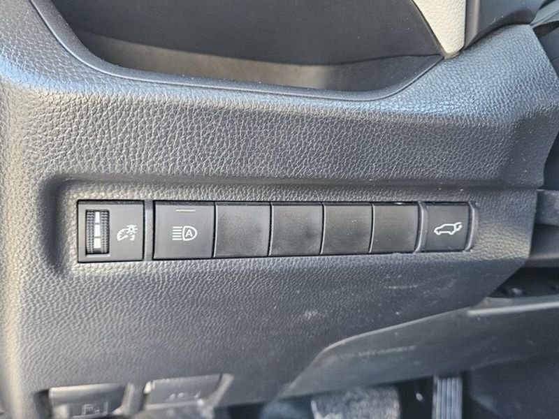Used 2023 Toyota RAV4 XLE Premium image 31