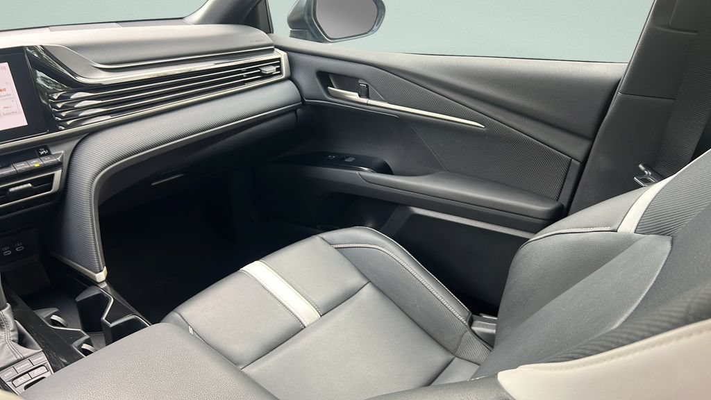 Used 2025 Toyota Camry SE FWD image 12