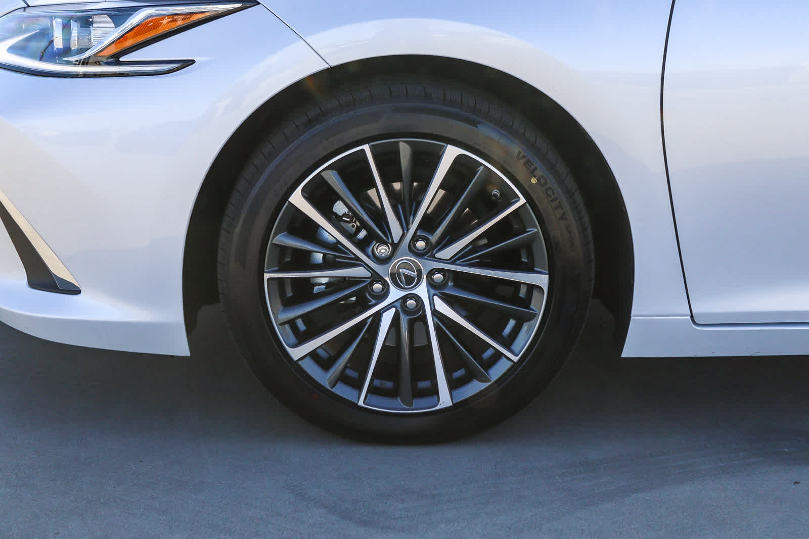Used 2022 Lexus ES 300h w/ Premium Package FWD image 11