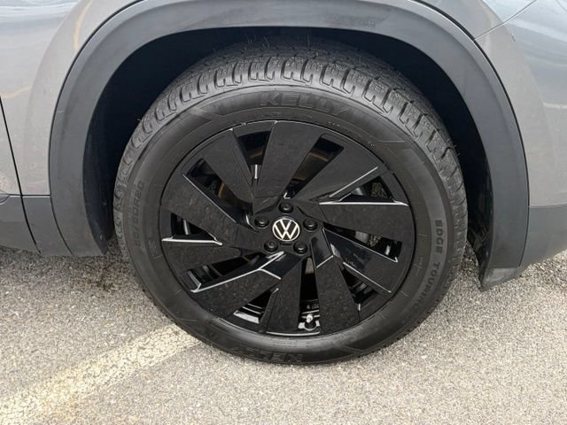 Used 2024 Volkswagen Atlas Cross Sport SE w/ Black Wheel Package AWD/4WD image 11