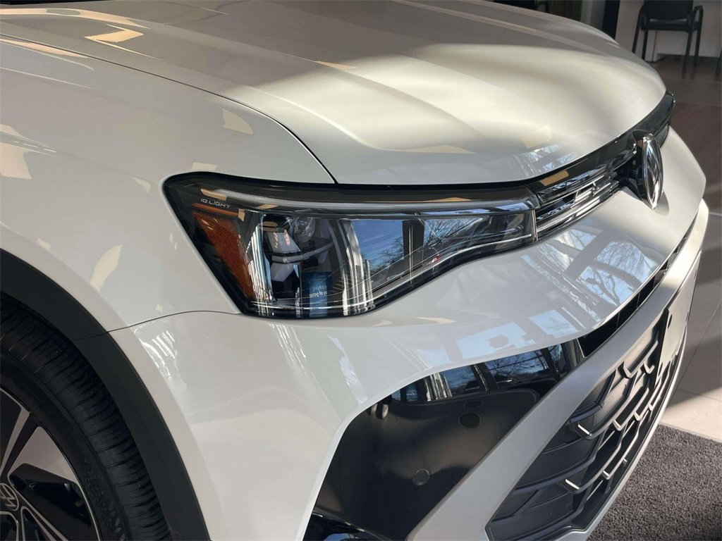 New 2025 Volkswagen Taos SE image 10