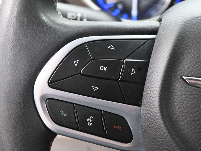 Used 2023 Chrysler Voyager LX image 15