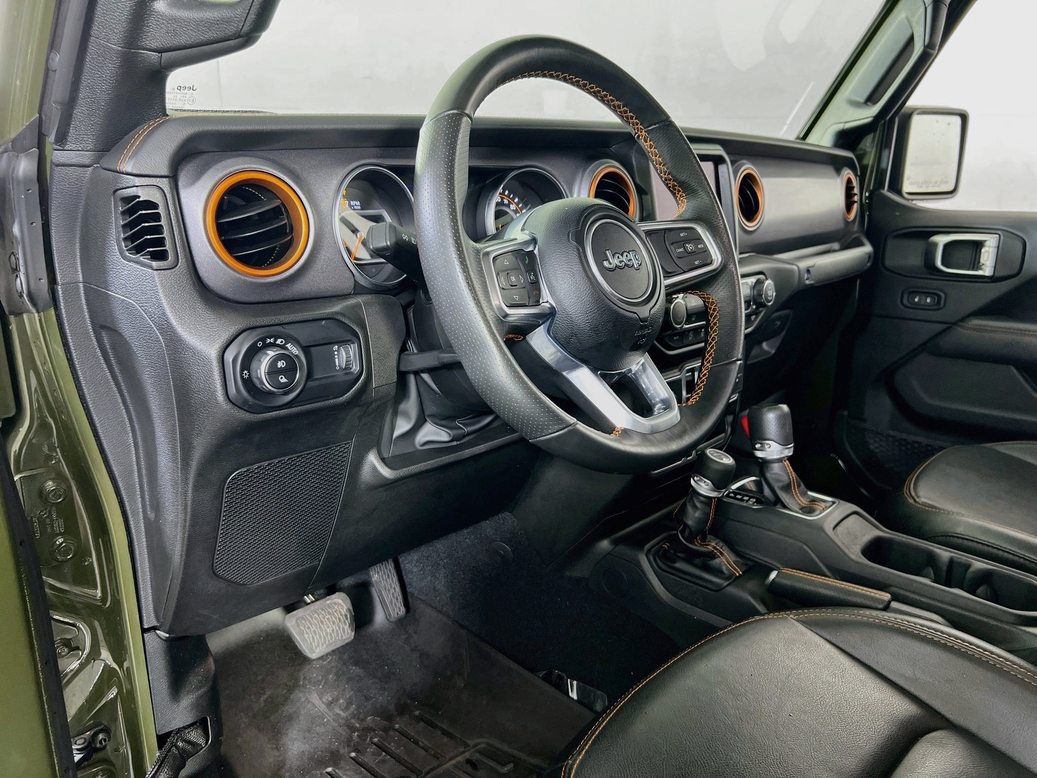 Used 2023 Jeep Gladiator Mojave w/ Trailer Tow Package AWD/4WD image 9
