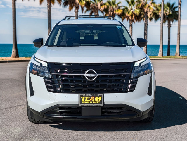 Used 2026 Nissan Pathfinder SV FWD image 3