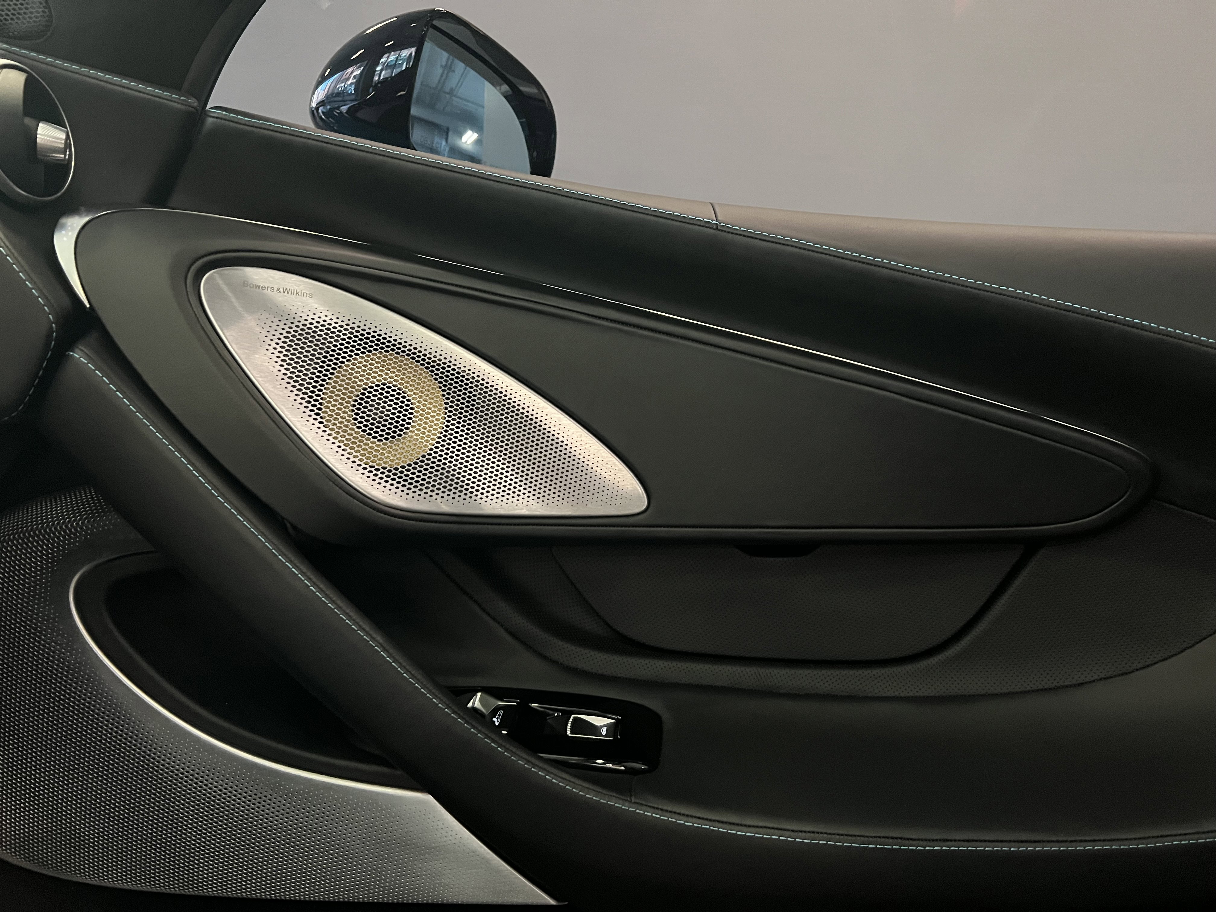 Used 2022 McLaren GT image 31