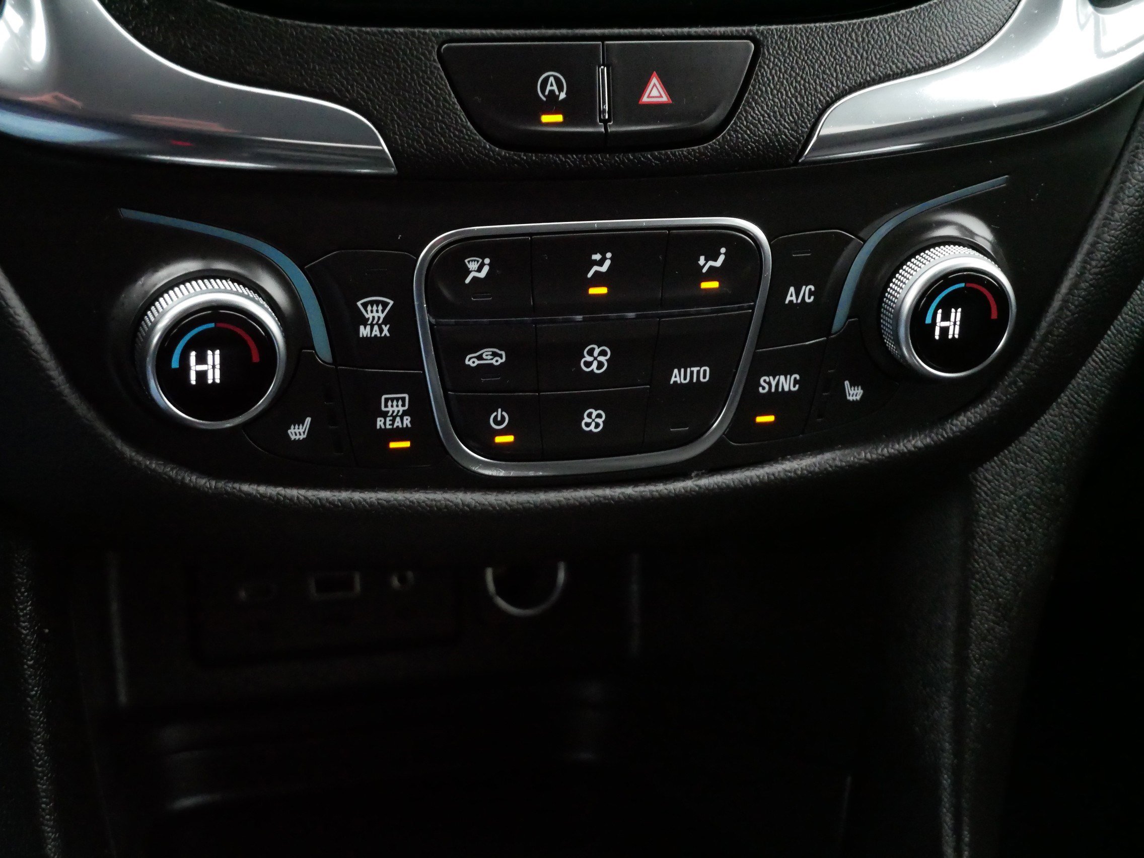 Used 2023 Chevrolet Equinox LT image 24