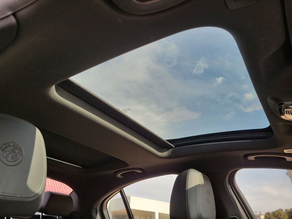 Used 2023 Alfa Romeo Giulia Sprint image 19