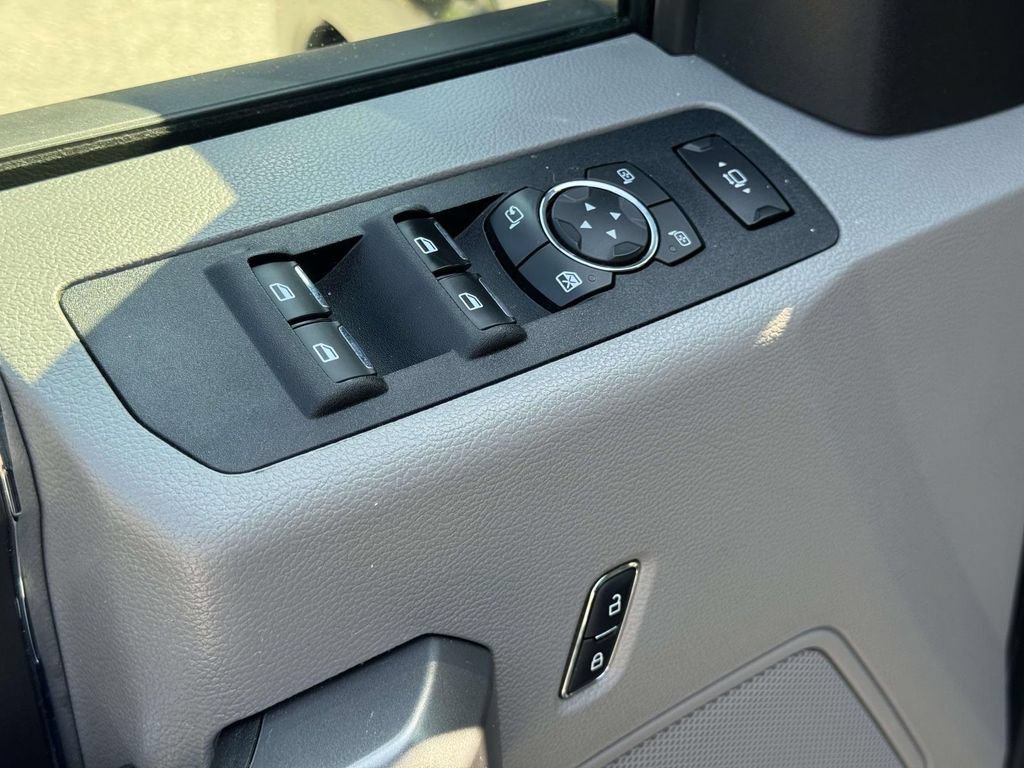 Used 2019 Ford F250 XLT w/ XLT Premium Package AWD/4WD image 18